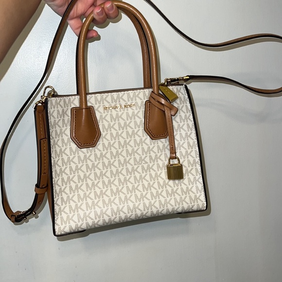 Michael Kors Mercer Logo Medium Messenger Bag - Picture 17 of 17